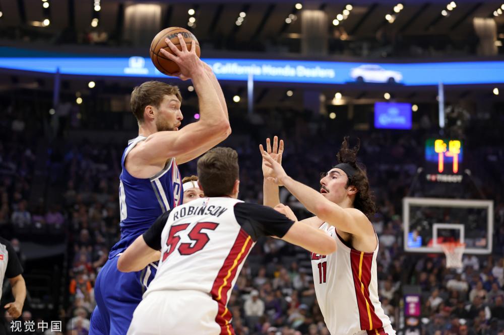 球迷们不仅 球迷们不仅